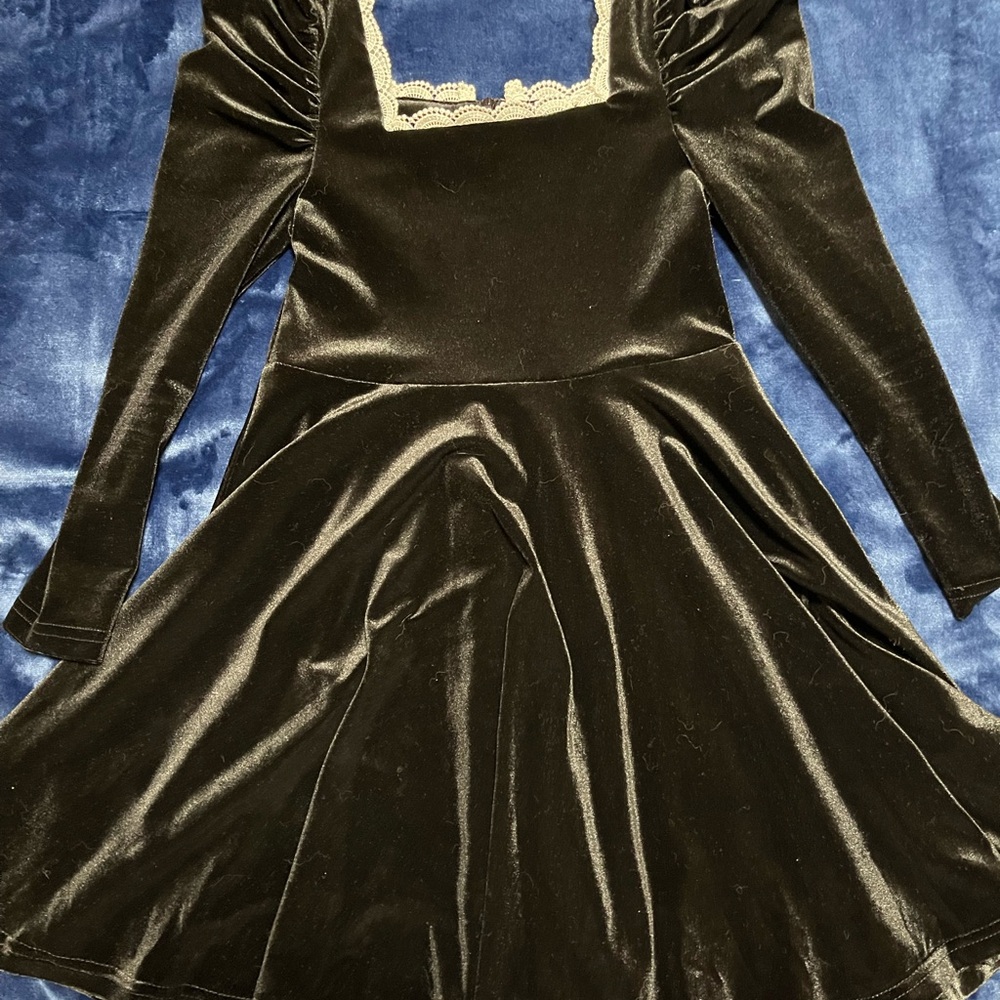 Elegant Velvet Kids Dress in Black - Picture 2 of 8
